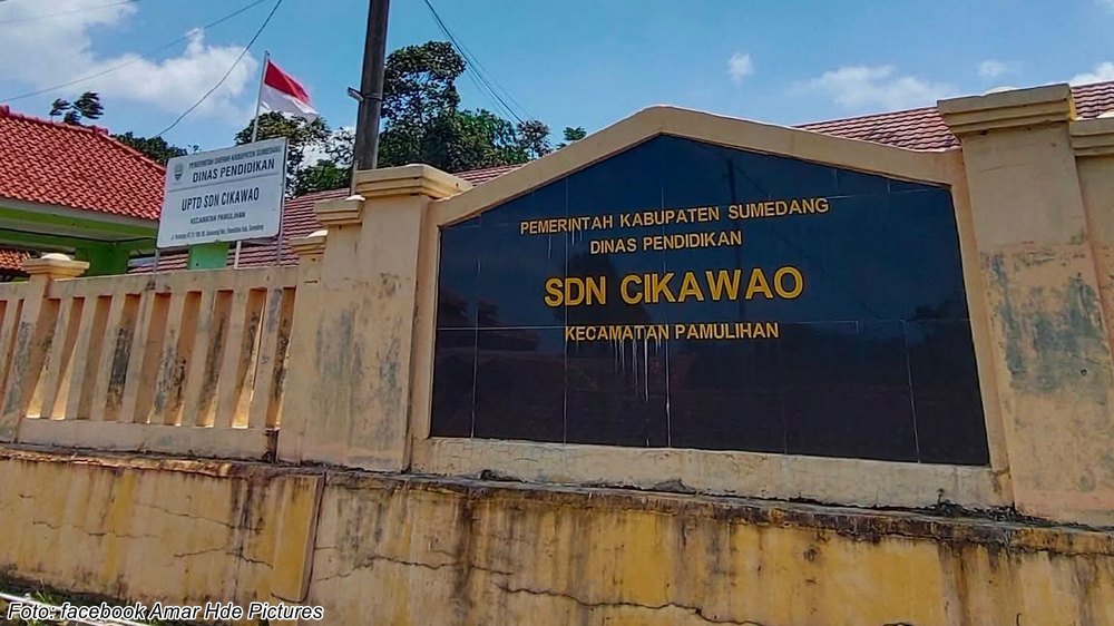 Papan nama SD Negeri Cikawao Kecamatan Pamulihan