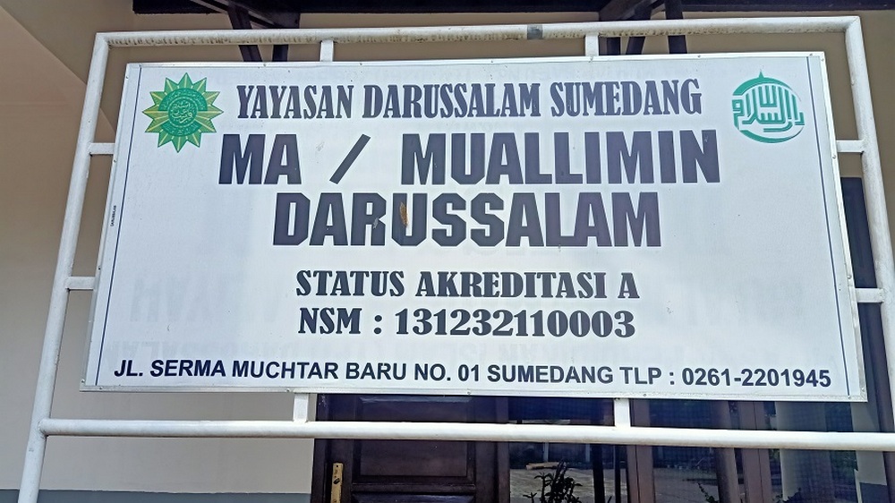 Papan nama MA Darussalam