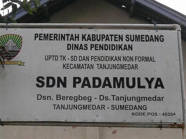 Papan nama SD Negeri Padamulya