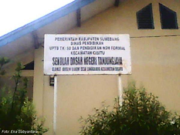Papan nama SD Negeri Tanjungjaya