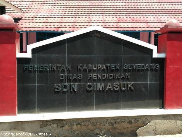 Papan nama SD Negeri Cimasuk