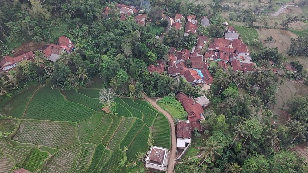 Pemukiman bagian utara Kampung Cihayam Desa Sukahayu