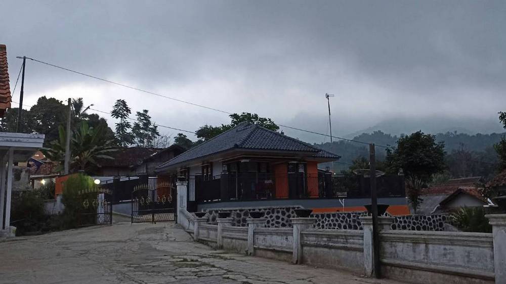 Pemukiman Kampung Sukabirus Desa Cibunar