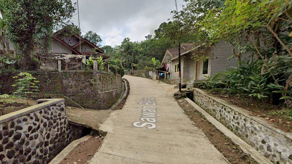 Akses jalan ke Kampung Cinungku Desa Cibungur