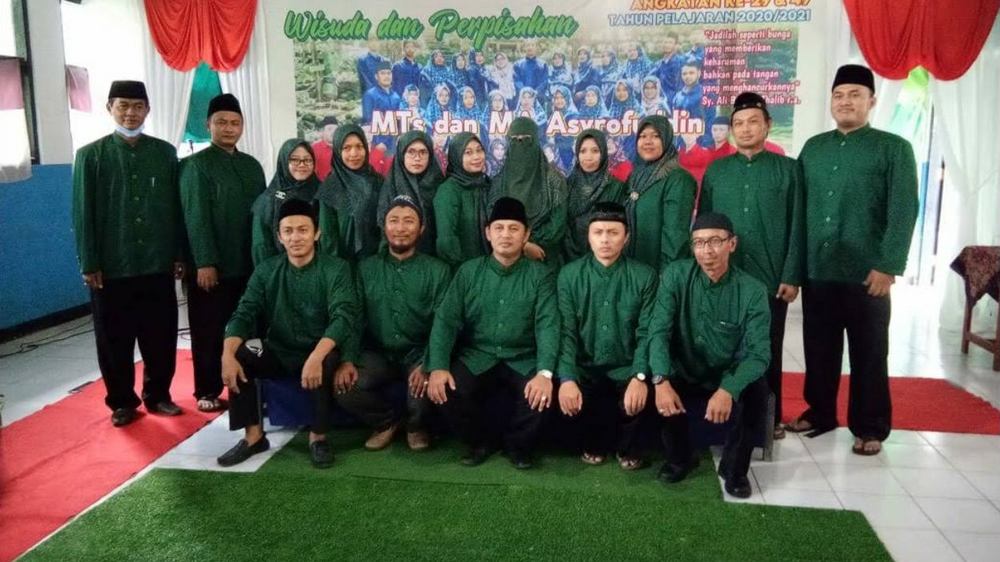 Staf pengajar MA Asyrofuddin Cipicung Conggeang