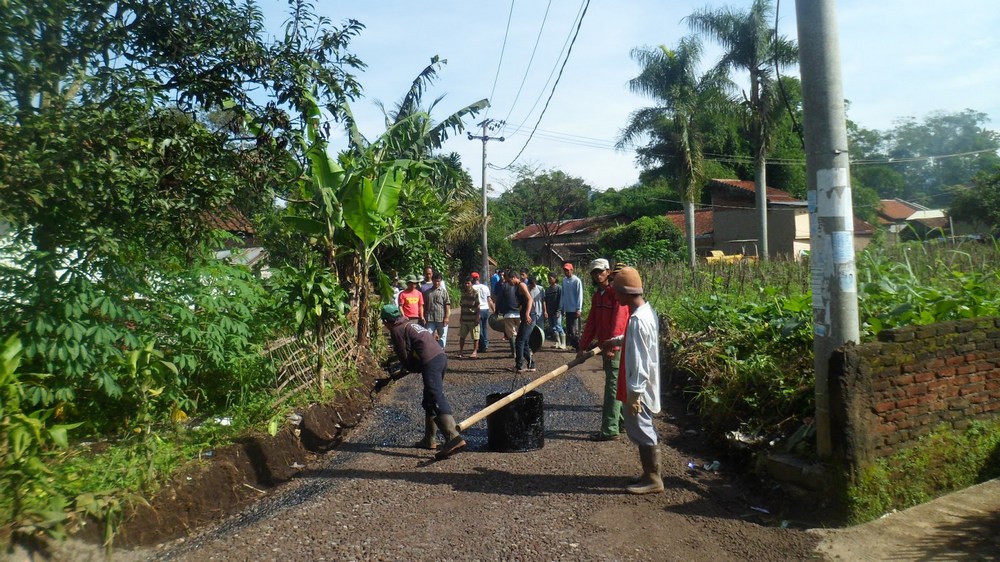 Pengaspalan jalan Kampung Bojongkaler Desa Margajaya