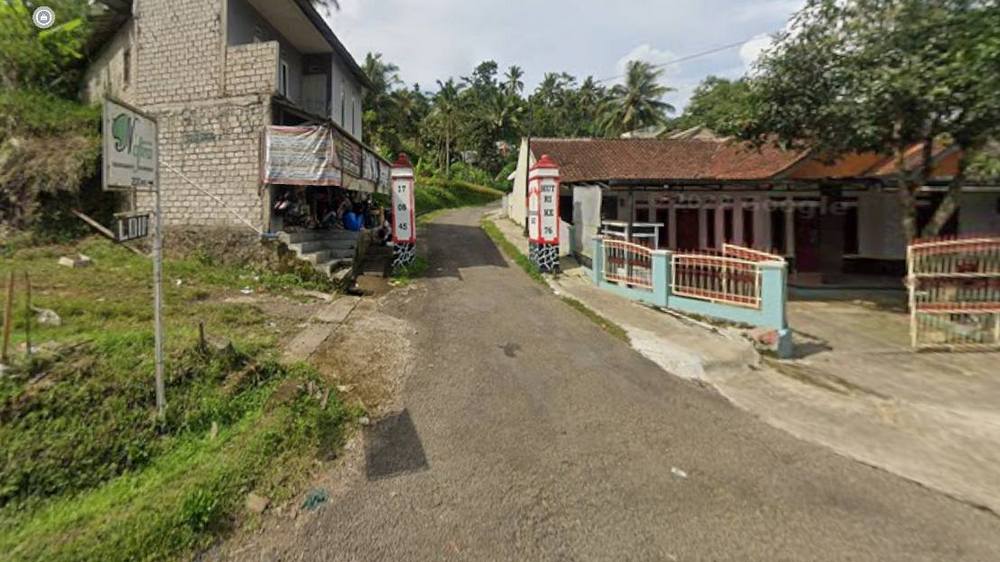 Pertigaan Kampung Neglasari Desa Sukamaju