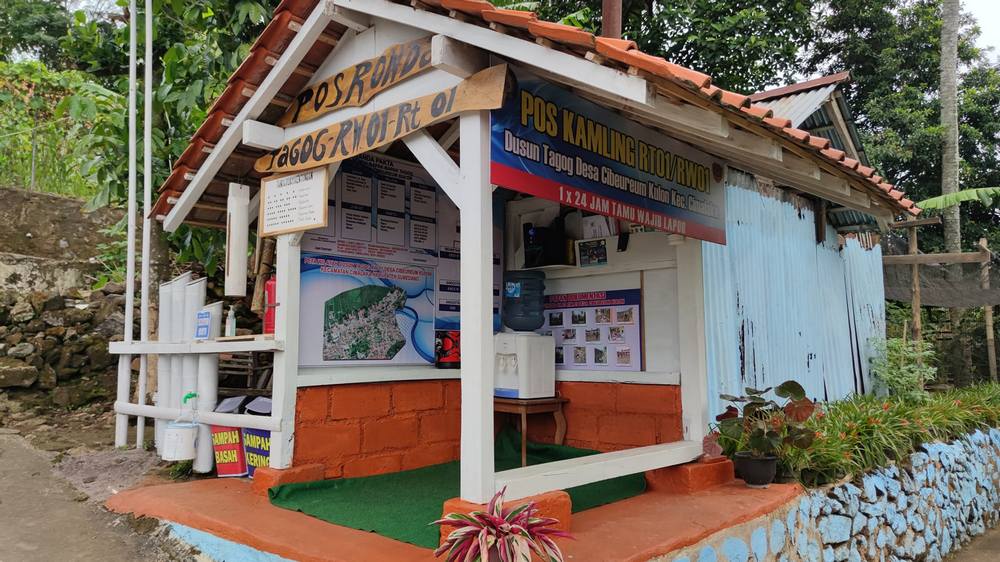 Pos ronda di Kampung Tagog Desa Cibeureum Kulon