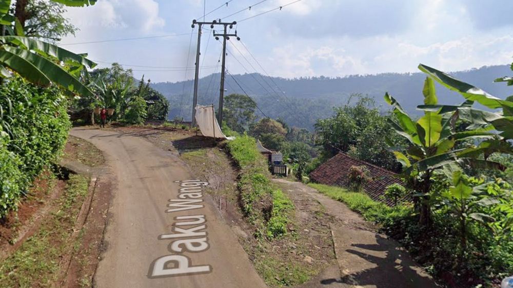 Akses ke sekolah di Kampung Pakuwangi Desa Pangadegan