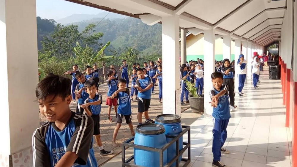 Senam pagi SD Negeri Karangmulya Sumedang Selatan