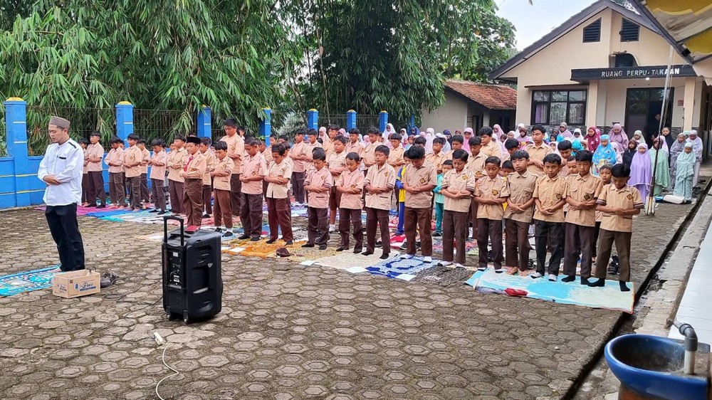 Shalat Dhuha SD Negeri Ciluluk I Kecamatan Tanjungsari