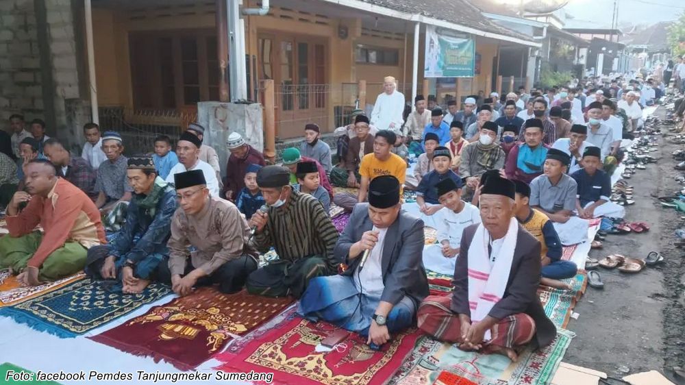 Kegiatan Shalat Idul Fitri di Kampung Depok Desa Tanjungmekar
