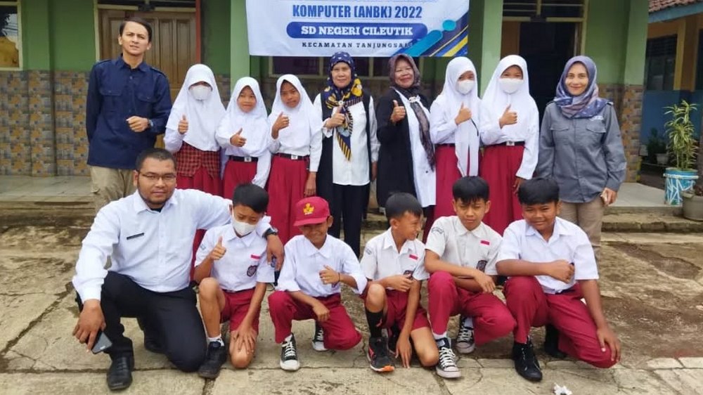 Sebagian siswa SD Negeri Cileutik Kecamatan Tanjungsari