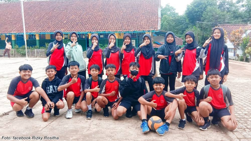 Sebagian siswa SD Negeri Cikeusik Kecamatan Rancakalong