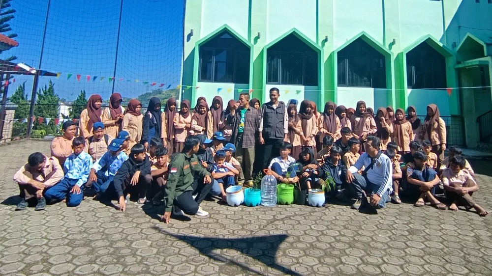 Sebagian siswa SMP Islam Sunan Ampel Cimanggung