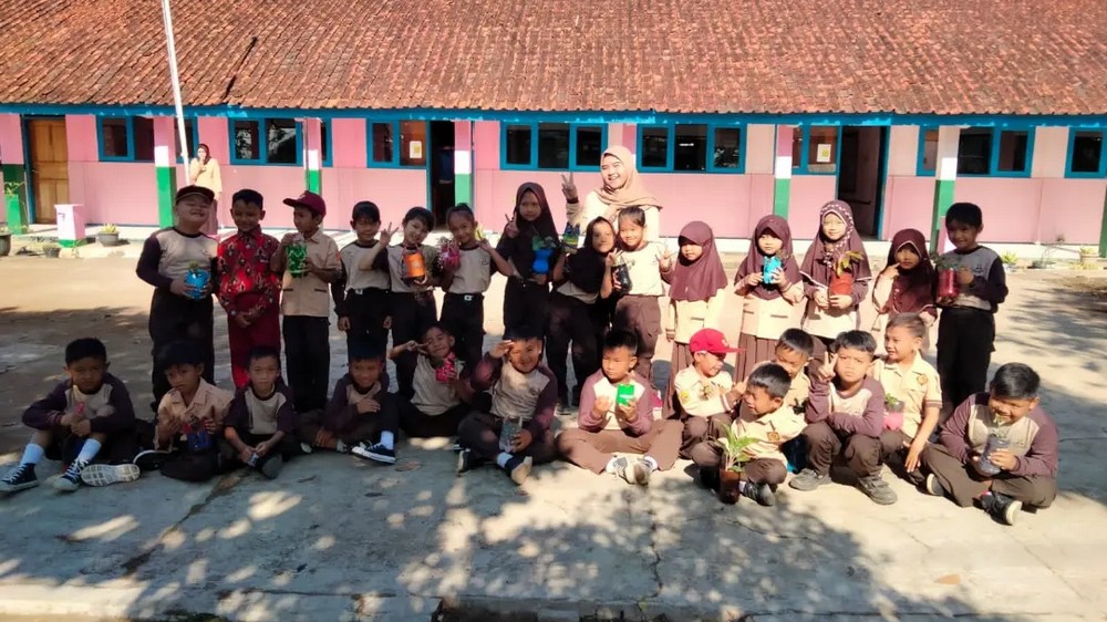 Sebagian siswa SD Negeri Cikubang Kecamatan Pamulihan