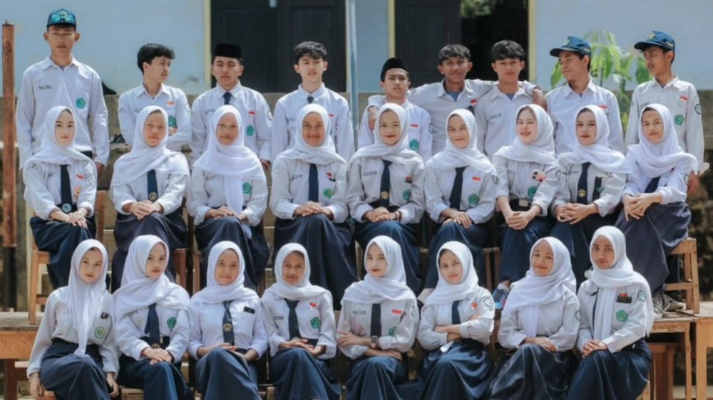 Sebagian siswa MTs Al-Hikmah Cibugel