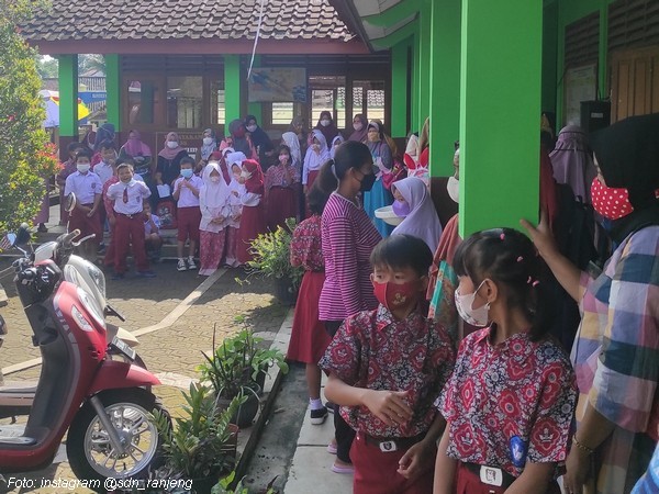 Sebagian siswa SD Negeri Ranjeng