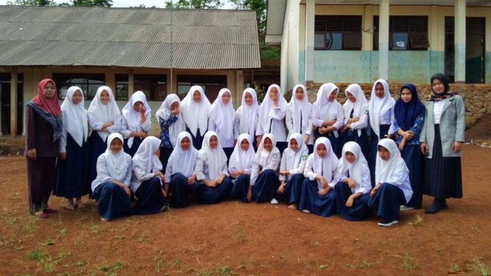 Sebagian siswi MTs Miftahul Huda