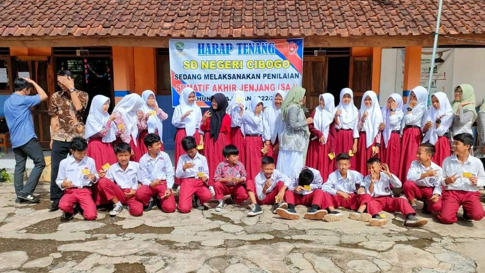 Sebagian siswa SD Negeri Cibogo Kecamatan Ganeas