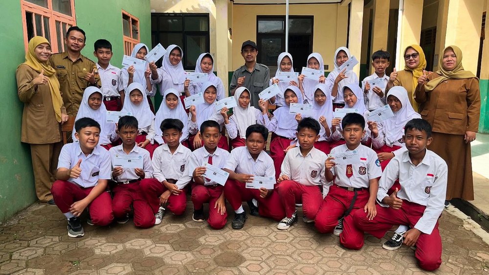 Sebagian siswa SD Negeri Cikahuripan Kecamatan Cimanggung