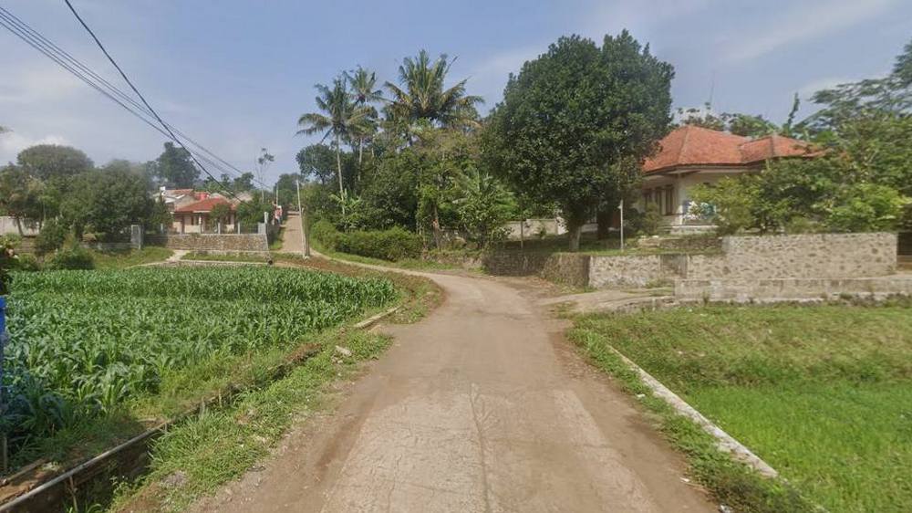 Akses arah timur Kampung Cikandangkeusal Desa Raharja