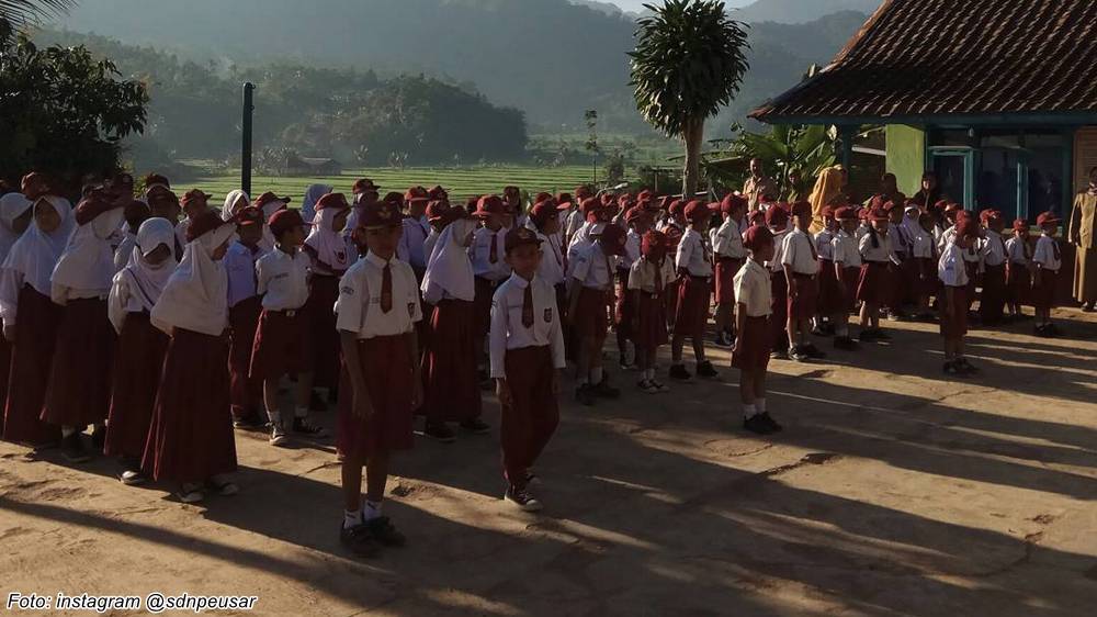 Upacara bendera SD Negeri Peusar, Sumedang Selatan