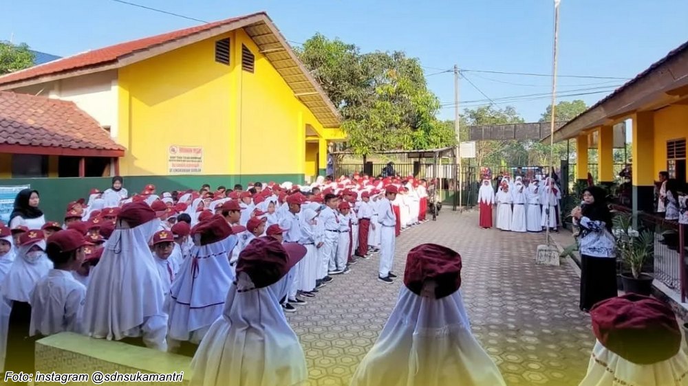 Upacara bendera SD Negeri Sukamantri Kecamatan Tanjungsari