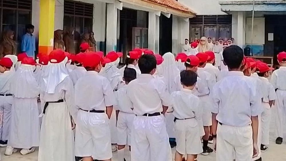 Upacara bendera SD Negeri Sukahayu Kecamatan Rancakalong