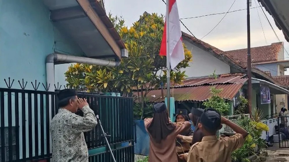 Kegiatan upacara MIS Ketib Sumedang