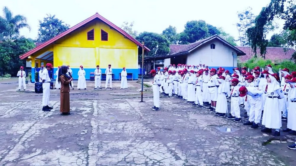 Upacara bendera SD Negeri Babakan Kecamatan Rancakalong