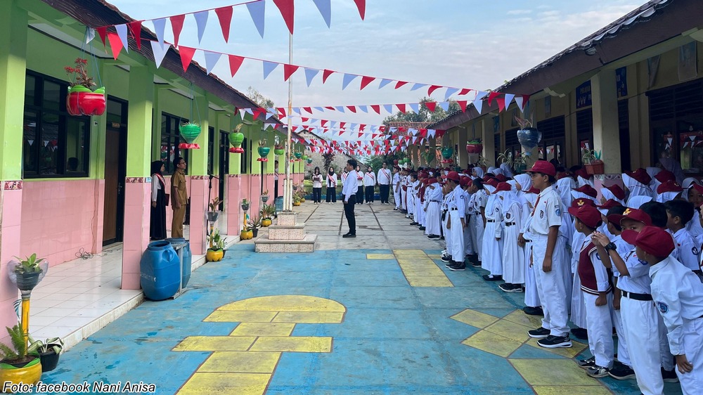 Upacara bendera SD Negeri Sukalilah Kecamatan Pamulihan