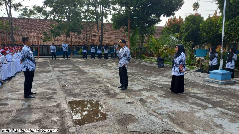 Kegiatan upacara SD Negeri Margamukti Kecamatan Cimalaka