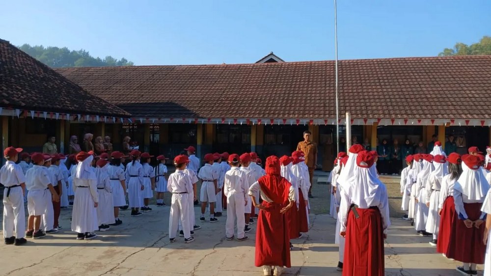 Upacara bendera SD Negeri Palasari Sumedang Selatan