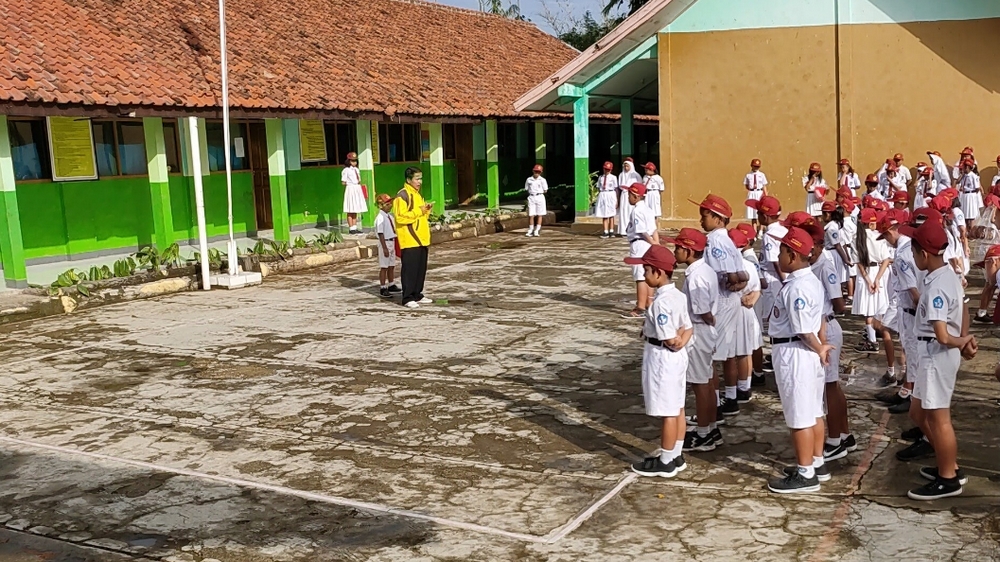 Kegiatan upacara SD Negeri Sukadana Tanjungkerta